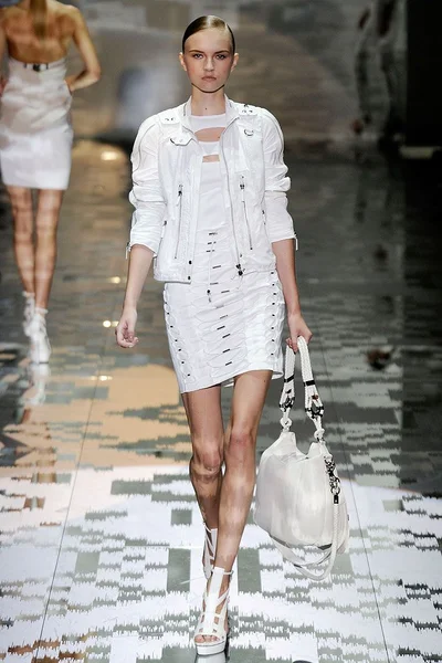 Look 7